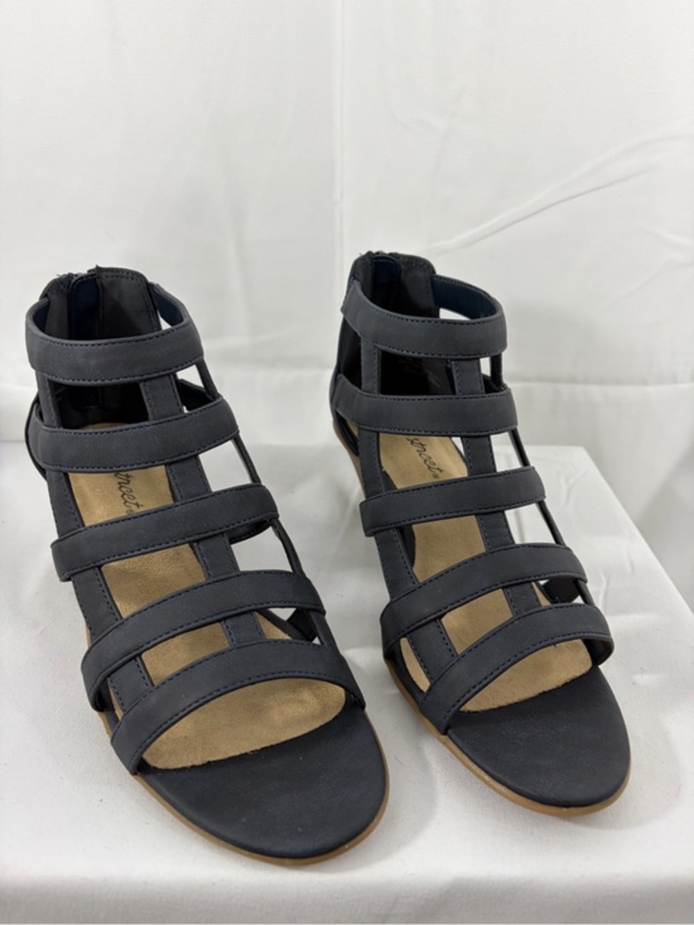 NWT Easy Street Women's Size 8W Navy Blue Strappy Gladiator Sandals